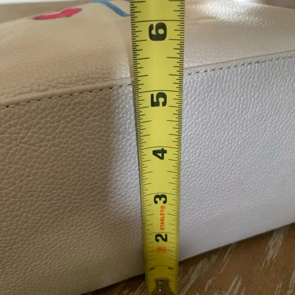 Elegant Cream Shoulder Bag with Embroidered Design - Picture 11 of 11